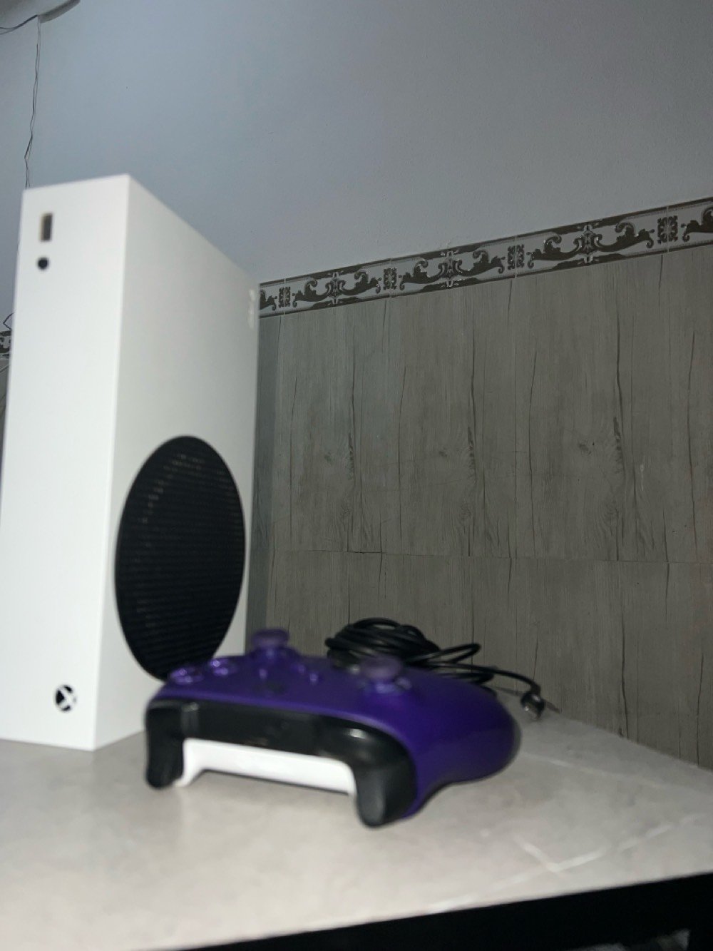 جهاز Xbox Series S بحالة ممتازة جدًا، نظيف كلش ومحافظ عليه وقليل الاستخدام.
الجهاز ما مفتوح ولا متصلّح من قبل، وما بي أي عبث أو تبديل بالقطع.

المواصفات:

* Xbox Series S
* تخزين SSD سعة 512GB
* دقة تصل إلى 1440p
* يدعم 120FPS بالألعاب المدعومة
* يدعم 4K Upscaling
* يدعم HDR
* يدعم Ray Tracing بالألعاب المدعومة
* يدعم Quick Resume
* جهاز رقمي بالكامل بدون قارئ أقراص
* يدعم Xbox Game Pass

🎁 ويّا الجهاز اشتراك Game Pass Ultimate هدية لمدة شهر و20 يوم تقريبًا.

✅ الجهاز غير مفتوح
✅ ما مفتوح ولا متصلّح
✅ كلش نضيف ومحافظ عليه
📸 الحالة مثل ما مبينة بالصور