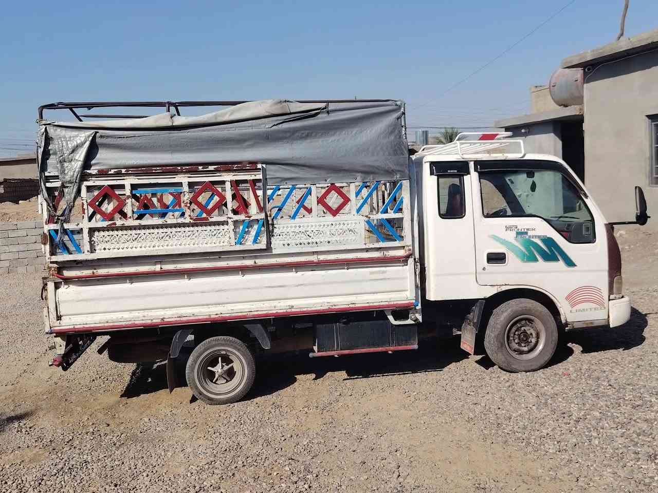 كيا فونتيرة قمارة وربع قلاب   
موديل 2000 رقم صلاح الدين دولي 
شرط التحويل 
سنويه ل31  بدون ضرر كير + محرك + اكسن گلو شرط كهربايات كلها شغاله سياره مال جناي ماتصرف عليها ربع 
حصة كاز 
سعر /***********
