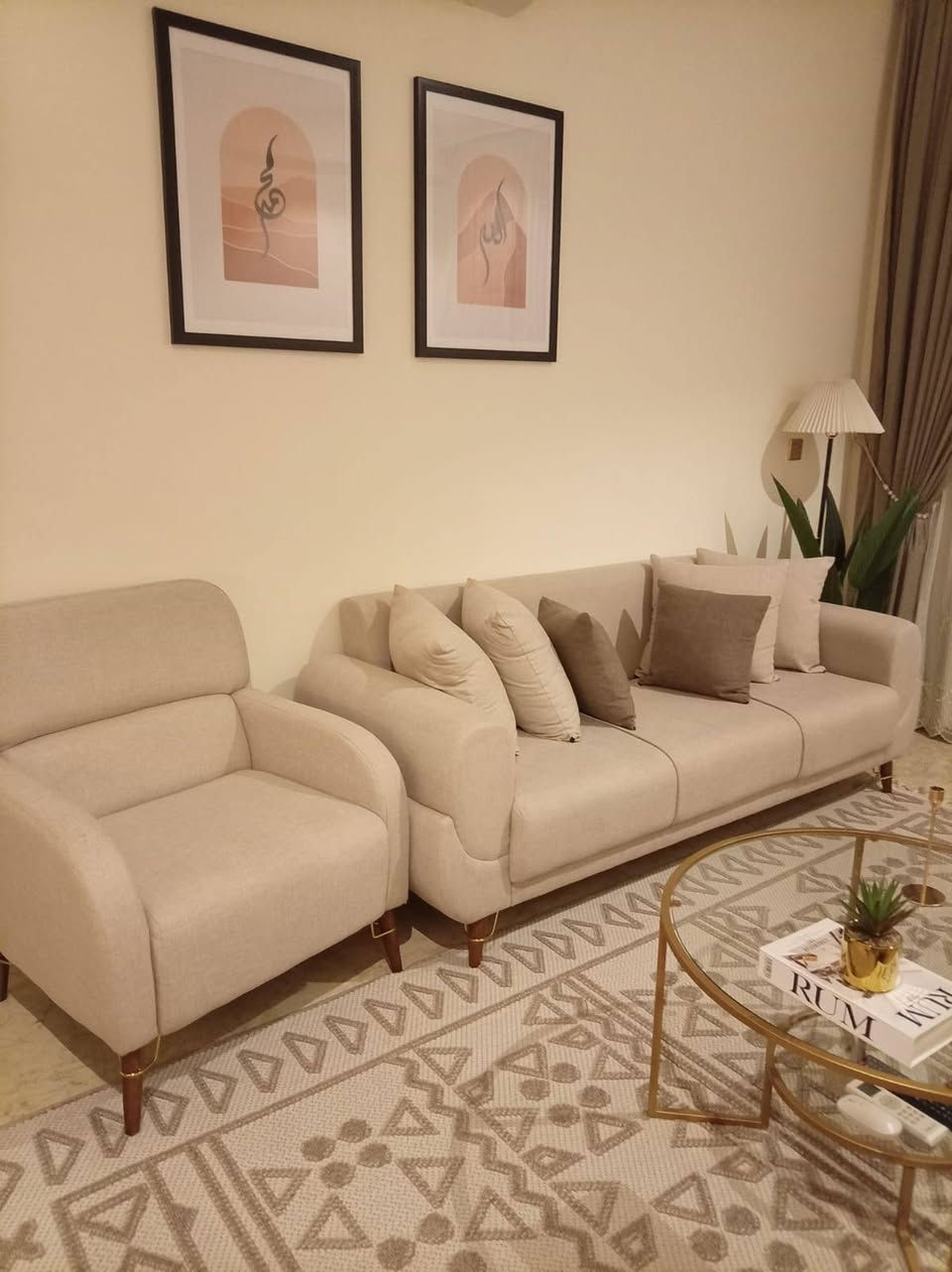السلام عليكم تخم سبع مقعد تركي استعمال قليل للبيع سعر 550 الاستفسار اتصال على الرقم ***********
