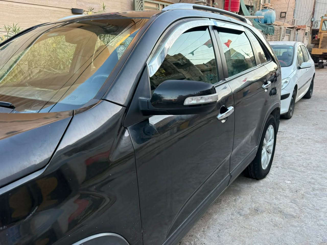 سيارة سورنتو للبيع 
ستة سلندر 
سبعة راكب 
قمارة حديد 
كامرة خلفية 
تبريد ٣ قطع 
اضوية لد ابيض عالي 
سعرها ١٣٠ وبيها مجال 
للاستفسار 
***********
