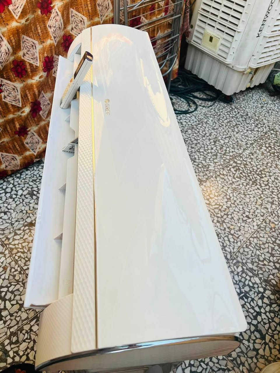 #متاح سبلت طن ونص نوعيته گري الجهاز شغال على الفحص برغي ما مفتوح بيه بلادي على وضع الشركه  غراضه كامله تبريده ثلج ❄️ تدفئه نار 🔥 سعره 350 وبي مجال العنوان بغداد للاتصال ***********
