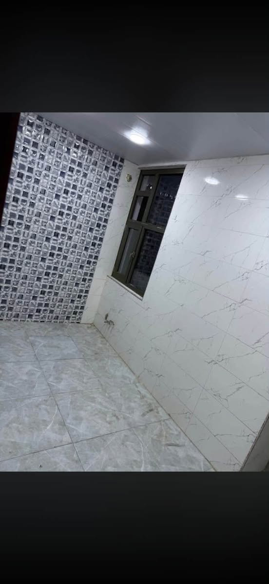 🏡 شقة للإيجار في السيدية – مربع الاقتصاديين ⚜️

فرصة مميزة للسكن بموقع هادئ ومناسب، شقة طابق أول مع نظام مصعد، بتوزيع عملي ومريح:

✨ غرفتا نوم، إحداهما سويت
✨ صالة ومطبخ
✨ خدمات صحية
✨ شاملة جميع الخدمات
✨ موقع مميز في مربع الاقتصاديين – السيدية

💰 الإيجار: 750 ألف دينار شهرياً

📞 للاستفسار والتواصل:
***********
***********

#شركة_العز_العربية #السيدية #شقة_للإيجار #عقارات_بغداد #عقارات_السيدية #للإيجار
