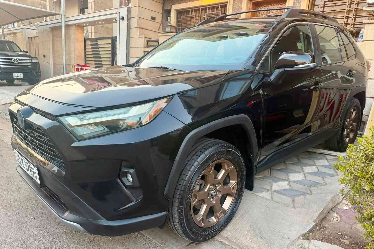 تيوتا راف فور هايبرد 2023
:
الرجاء قرائة المنشور اسفل الاعلان قبل الاتصال 👇🏻👇🏻
السعر : 19.500$ = 195 ورقة وبي مجال بسيط للعملة
:
ماشية السيارة 57.000 ميل
محرك 2500 هايبرد اقتصادي جداً
فئة ال Woodland / تجي اطارات 18 اكبر 
ويصير بيهة ارتفاع اعلى من باقي الفئات اضافة الى
حمالات السقف وباقي الاضافات الواضحة بالصور
تخم تايرات جديد مشتري الهة ياباني اصلي ومسوي
الهة سيرفس وصيانة كاملة يعني بدون نقص الحمد لله
:
حادث السيارة موضح بالصور ( ملخص السونار ) 
بنديد مبدل ومصبوغ + صبغ جزء من جاملغ ايمن 
وبيهة تعديل بارد بسيط بعض الاماكن بالباب 
والايرباكات طاكة واكو تعديل بسيط بداية الشاصي
:
الكير والمحرك كفالة من اي عطل الحمد لله 
وماعنيد اي مسج او عطل بالشاشة 
:
رقم بغداد تحويل ثاني يوم الي جاد بالشراء يتصل مباشر
المهندس علي *********** / بغداد / شارع فلسطين
