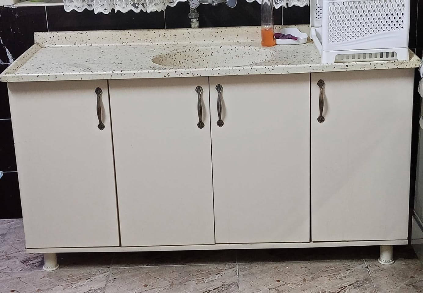 اغراض منزليه للبيع جديد
قنفات بحاله ممتازه جدا 
معرض خشب اصلي ثقيل
غرفه تركي 8 قطع نضيفه جدا 
كاونتر وسنك خشب جديد 
كلهم بحاله ممتازه
((ابيع شلع  مليون وربع))
للاستفسار *********** واتس
