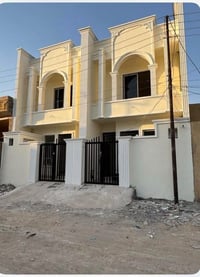 الديوم المربع الذهبي • ١٠٠م • واجهة ٥م
