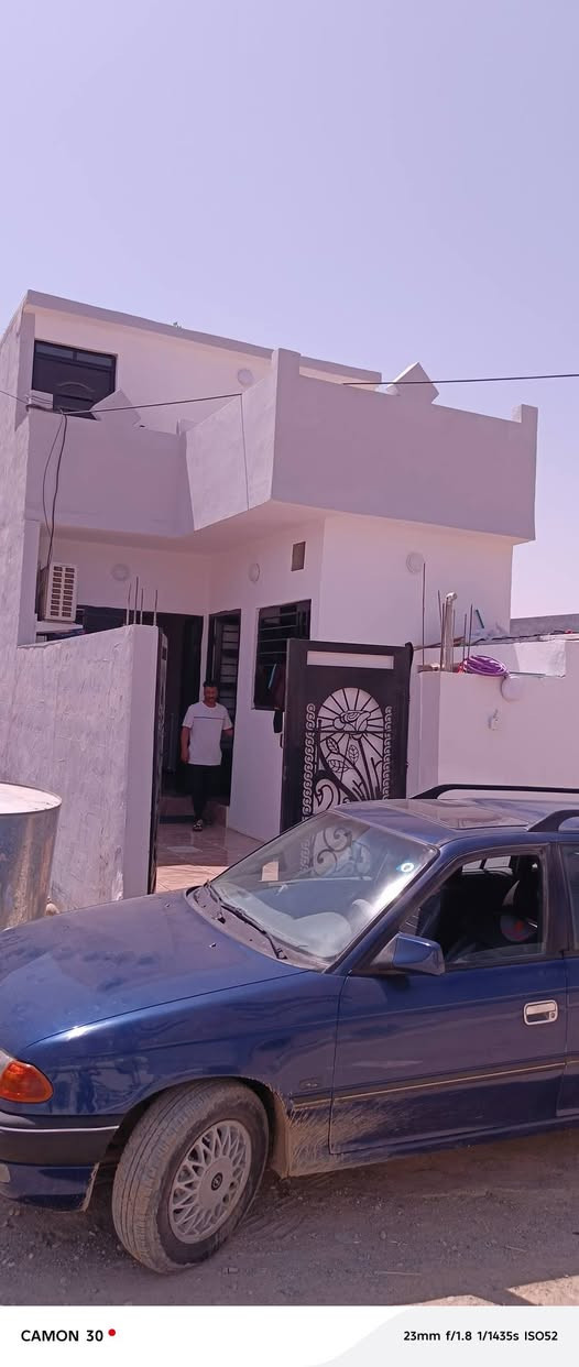 #بيت_للبيع المساحه 100 متر 
بيت جاهز وبناء حديث + ماء + كهرباء + وصل بلديه + (( سبالت عدد 2 ))
 العنوان قوسيات مدخل اسواق ابو علي قرب مدرسة غصن الزيتون 
#السعر_38 وبي مجال بسيط
للاستفسار التواصل على الارقام
*********** كورك واتساب
‏‪***********‬‏ اسيا واتساب
