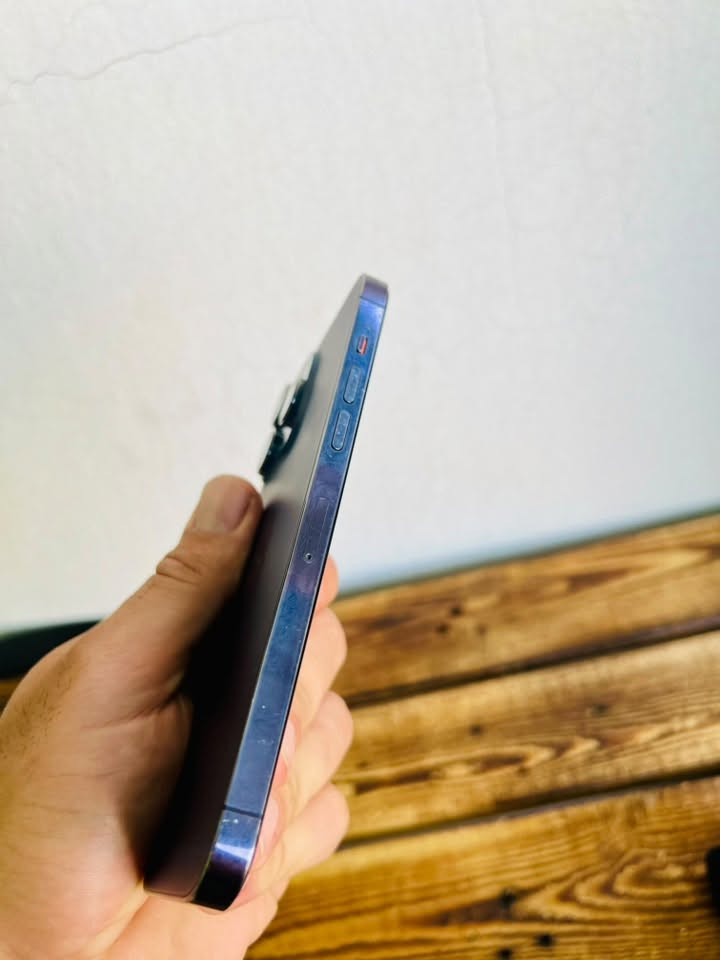 ايفون 14pro max
ماستر عربي 
ذاكرة 256
بطارية 🔋 83
كلة بلادي مابدل بي شي شوية شخوط بالهيكل 
السعر 825 و بي مجال 
***********
