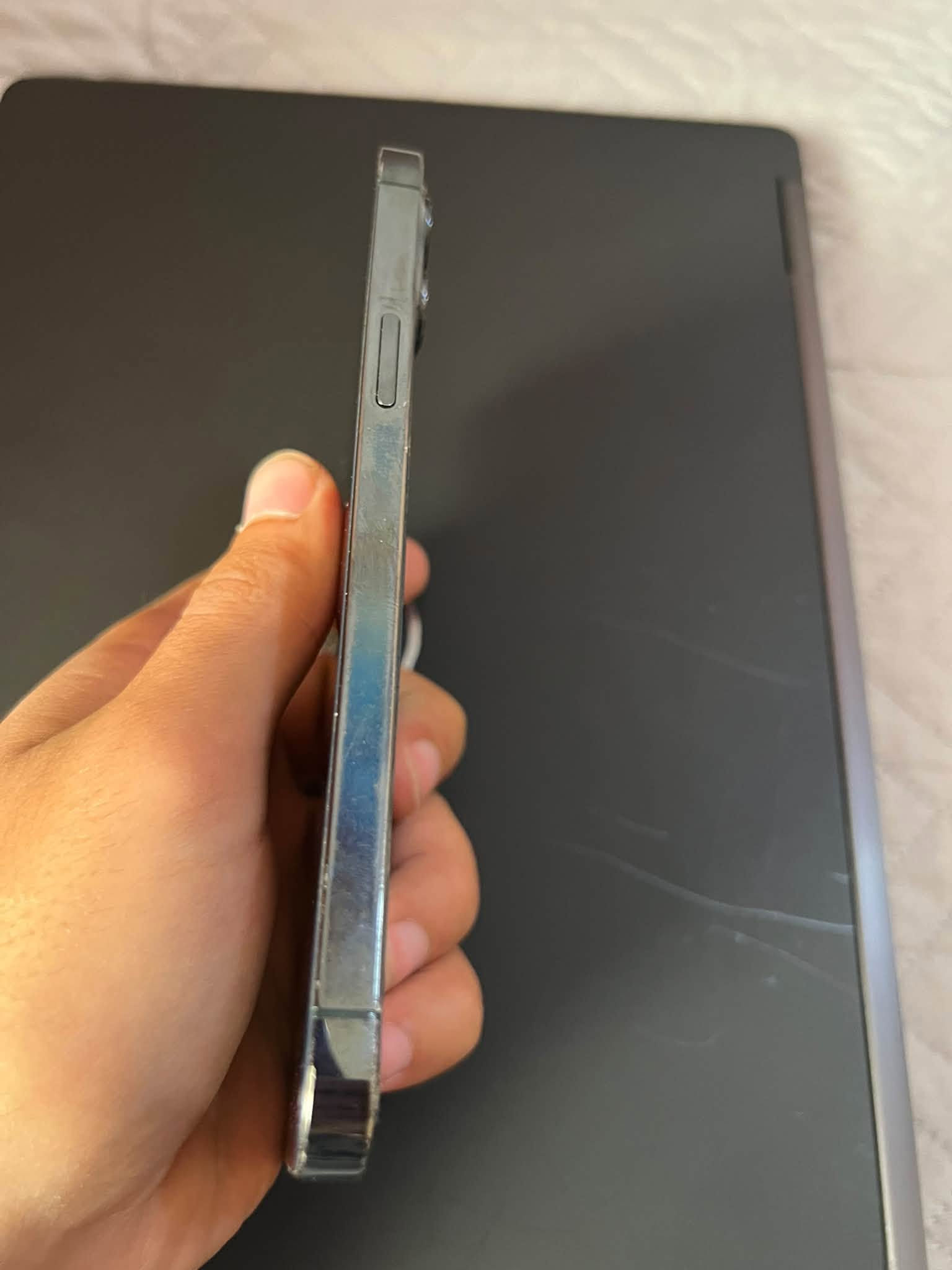 📱 للبيع iPhone 12 Pro Max – 256GB
🔹 الذاكرة: 256GB
🔹 الشاشة: أصلية مال جهاز نفسه، بيها فقط خط بالشاشة.
🔹 البطارية: مبدلة، أصلية 100%.
🔹 الكاميرا:
• كاميرا 1X لا تعمل اما 0.5X تعمل بشكل طبيعي
السعر295 الف
بغداد
***********
