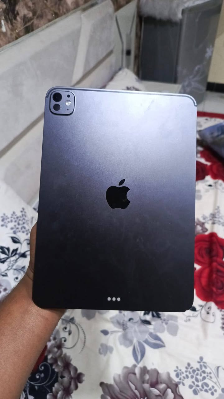 آيباد M5 • كلش نضيف • بطارية 100