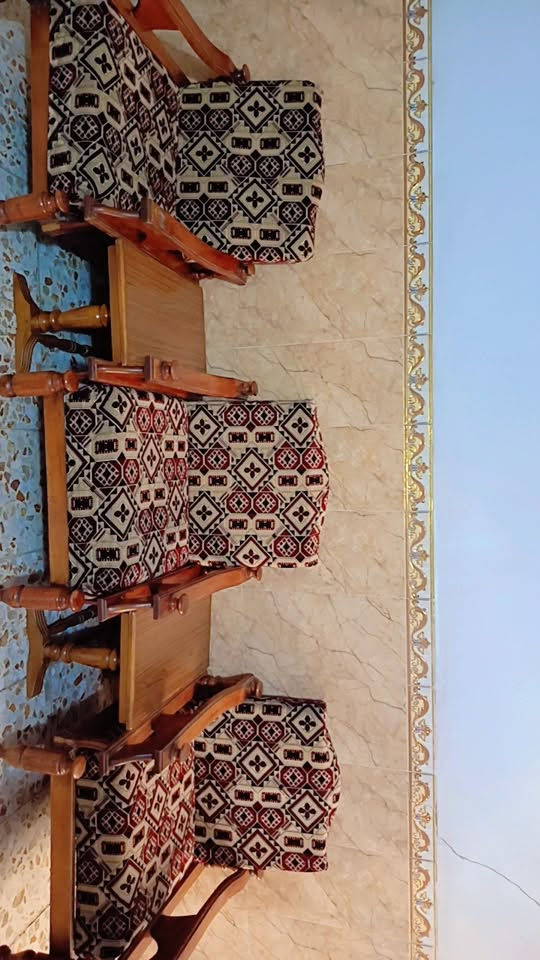 تخم قنفات خشب زان عشرة مقاعد سفنج ضغط عالي درجة أولى مع طبلات عدد 4 واحده كبيرة وسطية للتفاصيل اكثر  مراسلة وات ساب ***********

