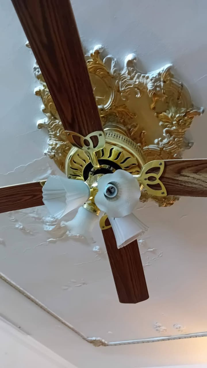 السلام عليكم من رخصة الادمن غسالتين للبيع بيهم عطل بصيط السيده ***********بي وتساب
