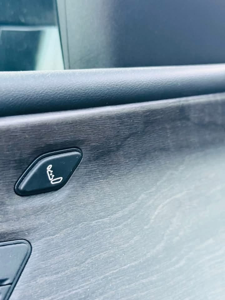 جيب كراند شيروكي اوفرلاند
الموديل : 2023

المحرك:V6, 3.6L.

السياره : 5 راكب المرغوب

رقم بغداد بسمي تحويل ثاني يوم

المواصفات : فول 1/1

* دفع رباعي 4x4.

* نظام تعليق هوائي (جكات). 

* قيادة ذاتية عند المنعطفات.

* رادار امامي مع مانع تصادم. 

* تحذير الخروج عن المسار. 

* مستشعر نوم السائق مع نظام التوقف الآلي. 

* تحذير النقطة عمياء  .

* نظام تحذير عند التقاطعات. 

* نظام تحذير عند تجاوز السرعة المحددة. 

* إنارة محيطية خمس الوان. 

* شاحن موبايل وايرلس. 

* تعديل وضعيات مقود السائق كهربائيا. 

* مرايا تعتيم ذاتي. 

* المرايا الجانبية قابلة للطي كهربائيا. 

* نظام الصوت 9 سماعات Alpine.

* ويل قياس 20 انج.

* سقف بانوراما. 

* شاشه كبيرة 10.1 انج. 

* نظام الخرائط (GPS).

* عرض خرائط الطريق على لوحة القيادة.

* لوحة القيادة بقياس 10 أنچ. 

* المصابيح الأمامية LED. 

* كشافات الضباب LED.

* المصابيح الامامیة متحرکة.

* دخول ذكي. 

* بصمة على 5 ابواب للدخول الذكي. 

* تشغيل عن بعد.

* الصندوق الخلفيي كهربائي.

* فتح الصندوق الخلفي مع حركة القدم.

* ذاكرة لحفظ وضعيات الجلوس للسائق. 

* ذاكرة لحفظ وضعيات الجلوس للراكب.

* مساج للمقاعد الامامية السائق والراكب. 

* المقاعد الأمامية كهربائية.

* المقاعد الأمامية تبريد وتدفئة.

* المقاعد الخلفية تدفئة.

* ستائر للشبابيك الخلفية.

* انارة داخلية LED متعددة الالوان. 

* حساسات امامية. 

* حساسات خلفية. 

* مكيف خلفي مع وحدة تحكم منفصلة. 

* تدفئة ستيرن. 

* مانع تصادم خلفي.

* بلوتوث تلفون. 

* محدد سرعة. 

* نظام التشغيل والاطفاء الاوتوماتيكي .

* نظام بريك اوتماتيكي.

وبعد بيه هواي مواصفات جناي الاوفرلاند يعرفهن

اني مستورده ومصلحه بيه ربع جاملغ صبغ فقط باقي غراضه الاصليه بدون تبديل وبدون صبغ فقط بارد جدا بسيط

سياره بدون ايرباك بدون لغد بدون شاصي شرط الفحص وين ميعجبك

ناشر رقم شاصي

سياره مسويله صيانه دهن وفلتر ومابيه اي نقص وبيه كتاب تضليل

مكاني بغداد

‏‭***********‬

وتساب 👈‭ ***********‬
