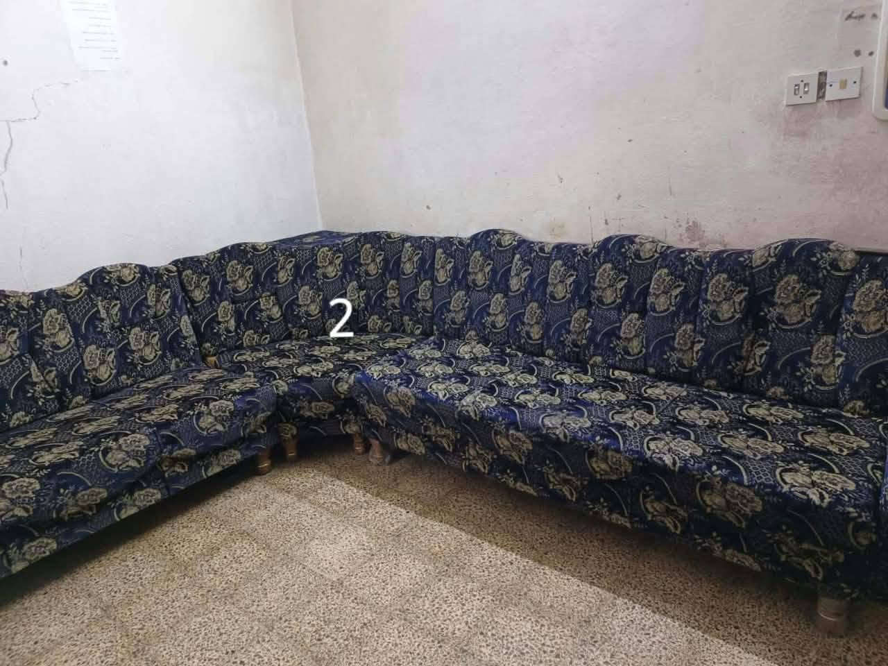 غراض باسعار مناسبه جدا الشراي يتصل وبي خير ويدلل *********** وبي واتساب للتواصل الديوان 13 متر

نص مكتوب في الصور:
- 2