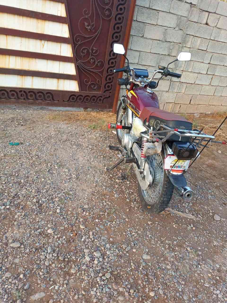 السلام عليكم  دراجه للبيع سونك موديل 2024 مكفوله كفاله عامه
الدراجه شلعه ومعدل خير من الله تركب وتمشي ماناقصها برقي واحد 4 كير السعر 650 وبي مجال تعال شوف ودلل العنوان صلاح الدين قضاء الضلوعيه الهاتف اتصل او واتساب📞 ***********
