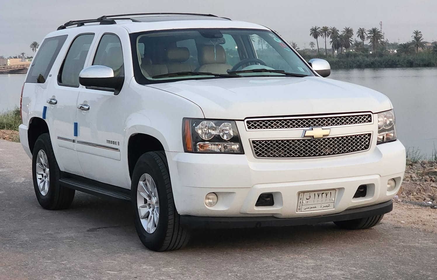 ملاحظه: السياره (خليجي)  وماشيه قليل متتقارن بلمهجومات
للبيع او المراوس:
تاهو2009LTZ بتره فول مواصفات وارد خليجي
السياره (كفاله عامه)
مكينه 5300 ما مفتوحه لا تنقيص ولا تبخير ولا بطاله
مكاني البصره الهارثه مفرق معمل الورق
ماشيه 152km الف حقيقي 
المواصفات:
.فور ويل
.7راكب
.داخل بيجي
.تشغيل عن بعد
.صندوق كهربائي
.فتحه صندوق كهربائي
.فتحه سقف
.كشنات تحكم كهربائي امامي خلفي
.تبريد كشنات
.تدفئه كشنات
.خزن كشنات
.تبريد 3 قطع 
.شاشه
.كامره
.حساس خلفي
.لايت زينون 
.اشاير بلمري داخليه
.مري كهربائي
.مري شفط
.ترحيب بلمري

السياره كلش جديده ومال بيت ما متعوبه اي كلوب بلعينه ما مشتغل كير مكينه تبريد حداده تخم تاير متصرف عليها شي
السعر:185 وبي مجال قليل 
رقم الهاتف:***********
