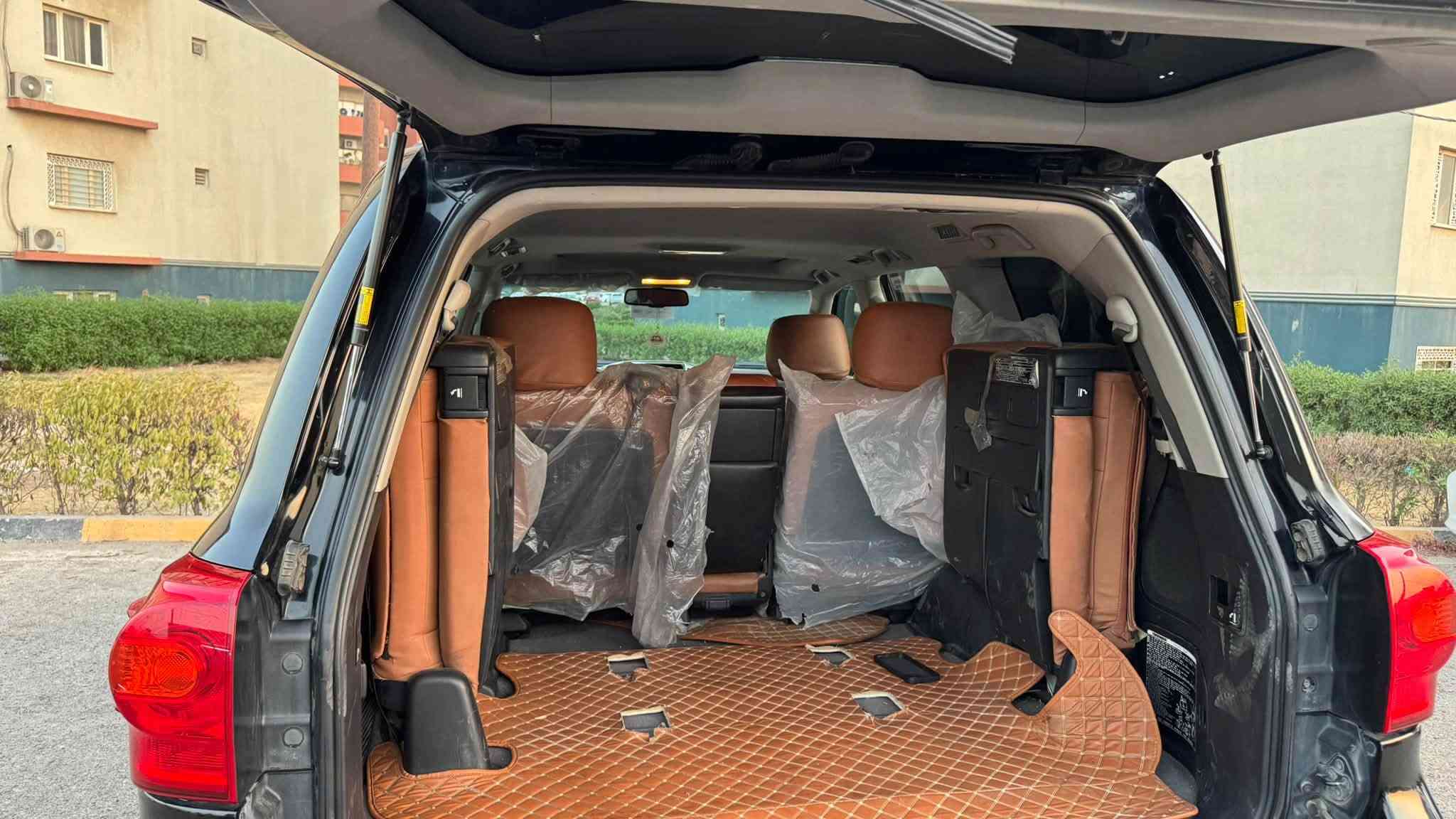 LAND CRUISER V.XR
نويوتا لاندكروزر مديل 2013  محرك 8سلندر فول مواصفات بصمة. فتحة. طفاية حريق. 3 قطع تبريد. مناخ منفصل. تحديد مسار. مثبت سرعة. مانع انزلاق. فورويل. مقاعد كهرباء. مري كهرباء. حساسات امامي +
خلفي. نقطة عمياء +

العنوان بغداد الجديده رقم الهاتف ***********
***********

السعر 330$$$
