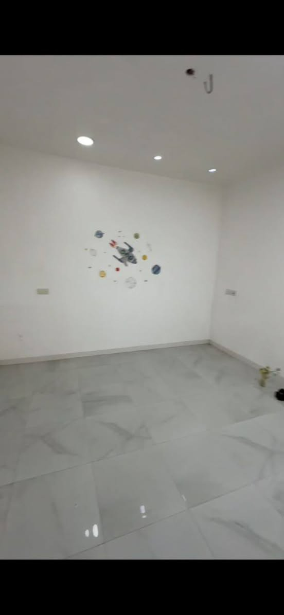دار طابو زراعي في حي العباس قرب سيطرة ام الهوى المساحه ٢٠٠ متر خدمات متكامله من ماء وكهرباء وتبليط طابق واحد للاستفسار مراجعة مكتب الضاحية للعقار هاتف ***********
