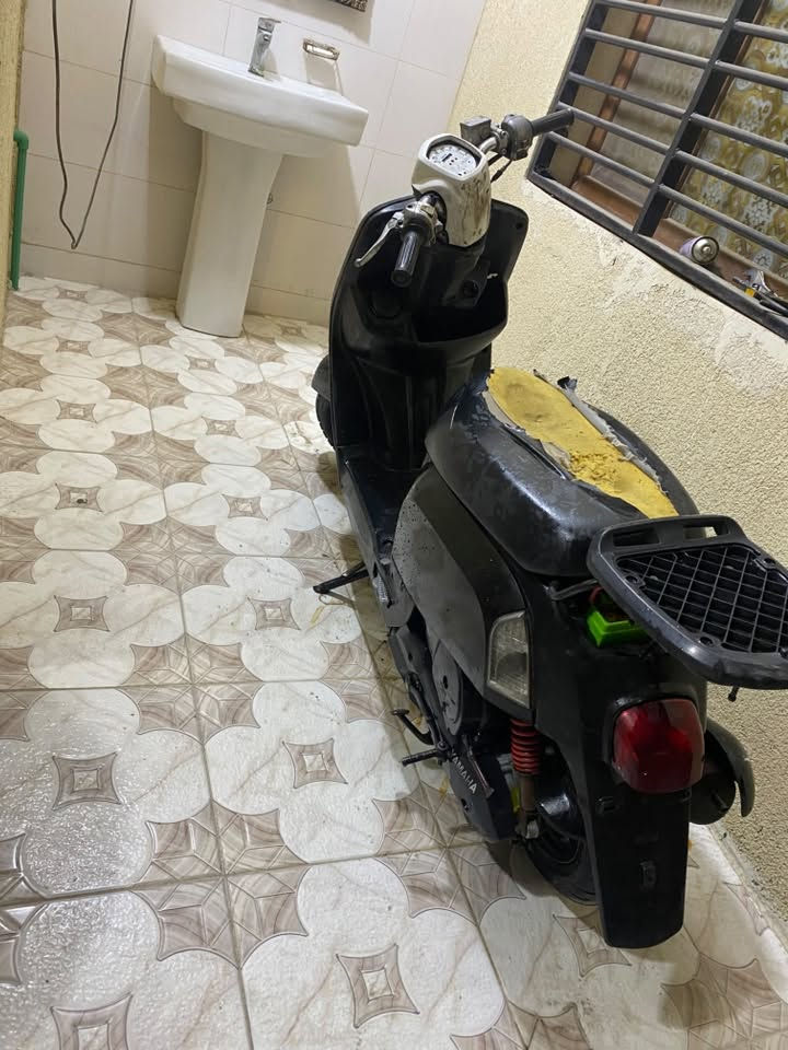 دراجه حلوه بس شلعه ما بيها بيها بعض النقوصات +كفرات مصبوغه +كفراتها البلاديه موجوده دراجه مجفته مره وحده كهربائيات شغاله مكاني بصره معقل ***********
