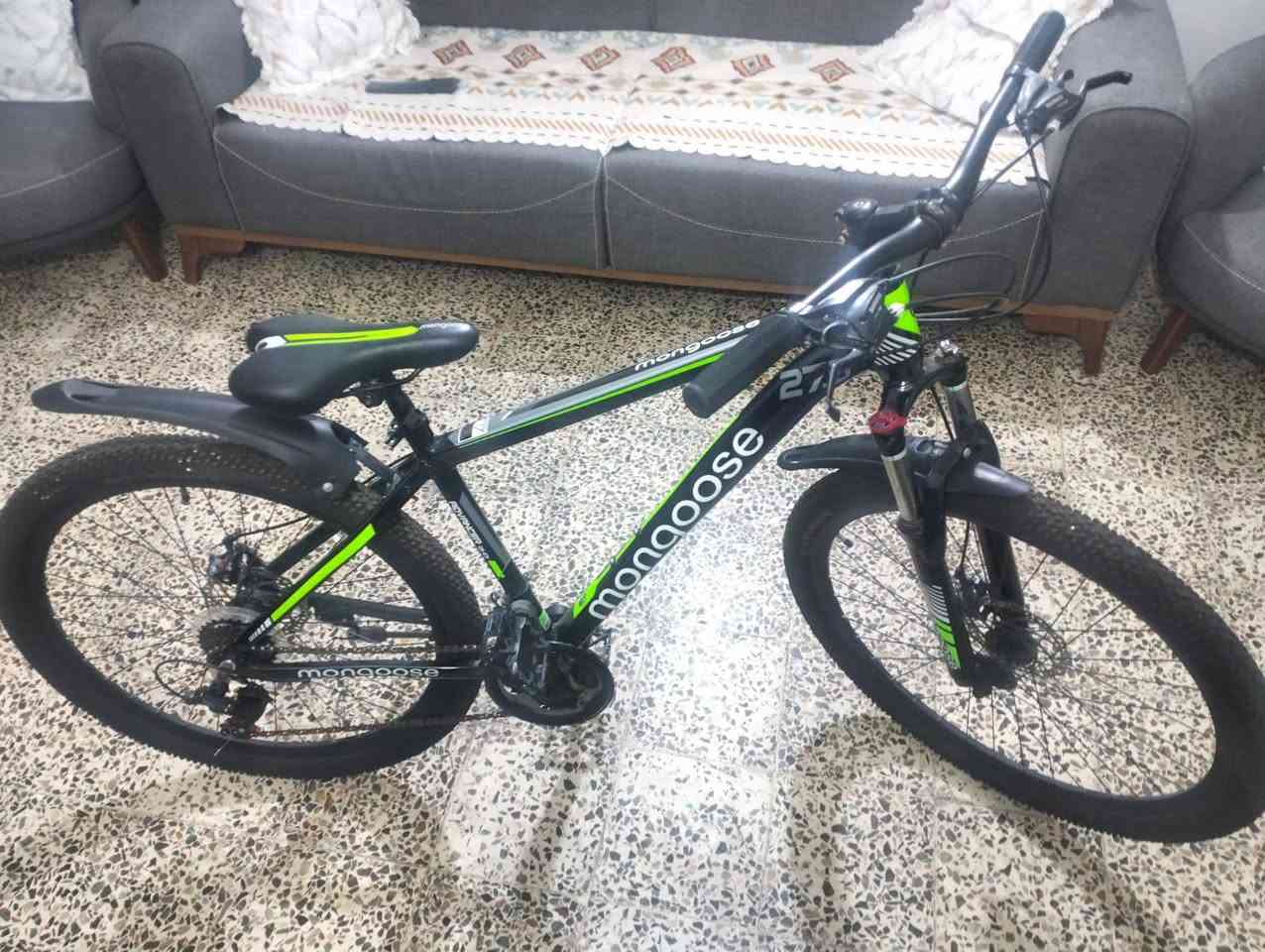 السلام عليكم بايسكل امريكي مونقوكس حجم 27.5 بريكات امامي خلفي دسك 7 سرع كير البايسكل جديد استعمال قليل ب 160 وبي مجال مكاني بغداد سيديه ***********
