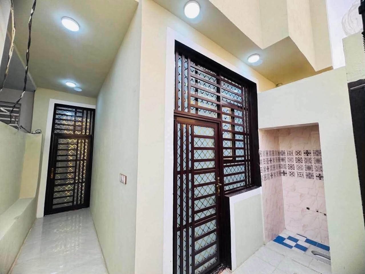 يا الله بيت 🏡 للبيع ( مساحة ١٠٠ متر) مكانه نجف مجمع بيتي 2مقابيل مجمع الميرات  ( طابو صرف سند حر 🤩) شارعه ١٢ بصف شارع ١٥ يحتوي عله غرفه نوم 🛌 ومطبخ وصاله ومكشوفه وصحيات عدد ٢ وستقبال صطح شتايكر  خريطه كلش حلوه((سعر لبيت 70 وبي مجال 🤩)) وره لمدرسه استفسار نتصال او تساب ***********📞
