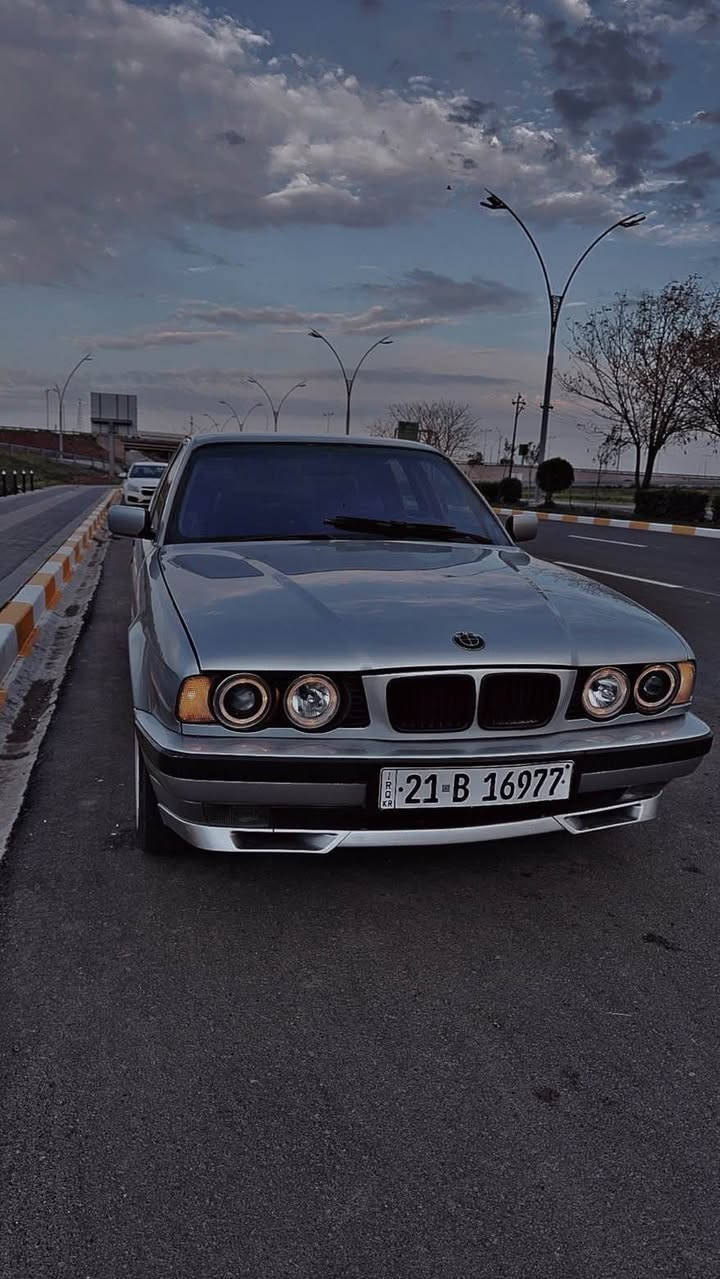 سلاوی خواتان لێبێت 
Bmw 525i 1992  
گێر ئۆتۆماتیک گێر و مەکینەی تازەیە  
مەکینە عەدل 
کوشن جلد 
چوار جام کارەبایی 
*********** كركوك, العراق
