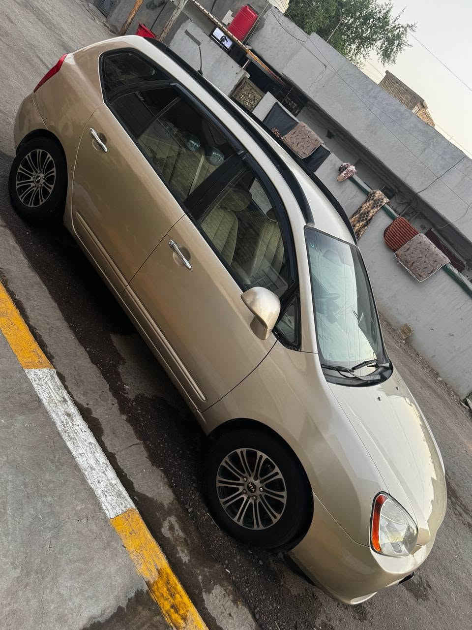 بيع مستعجل 83 
كيا روندو موديل 2008 رقم بغداد نكليزي بسمي سنويه لحد 29جاهزه للخير مكينه 2700 شدلها منضومه غاز مكينه كير تبريد مكفولات تبريد قطعتين سيارة كلها ليبل واحد حدثها جملغ خلفي ربعه وصبغتها حزام لن جارده جانت بدون دواخل السعر 83 وبلعافيه على ياخذها مكاني بغداد البياع الشراي يتصل وبخدمتك ***********
