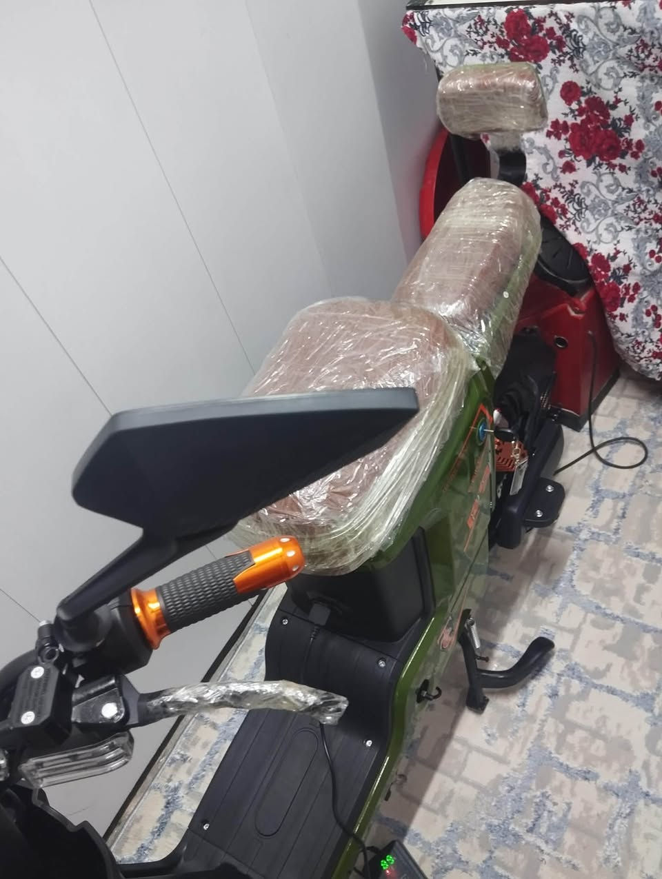 دراجه R9 فتح كارتون كل غراضه وياه جادر وخوذهه وسله ومرايات دراجه صار شهر من ماخذه وصل وياه سعره 550 وبيه مجال مكاني البصره الحيانيه اول لاين رقم راعيها مكلف بالنشر ***********
