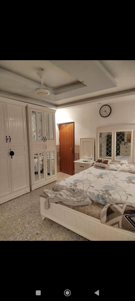 بيت للبيع طابق واحد أمام ساحة خضراء( مخدومة)طابو صرف المساحة 200م بناء نظيف جداً، السقف شيلمان، في الحلة - حي الأكرمين-شارع ام البنين- مقابل صيدلية القرية العالمية السعر 200 مليون وبيه مجال..يحتوي على غرفتين نوم ، واحدة من الغرف نظام سويت ، صالة، مطبخ حار-بارد ، استقبال، ثلاث صحيات داخلية وخارجية،كراج سيارة ، حديقة.. للاستفسار الاتصال على الارقام التاليه:-
***********
***********.. واتس آب
