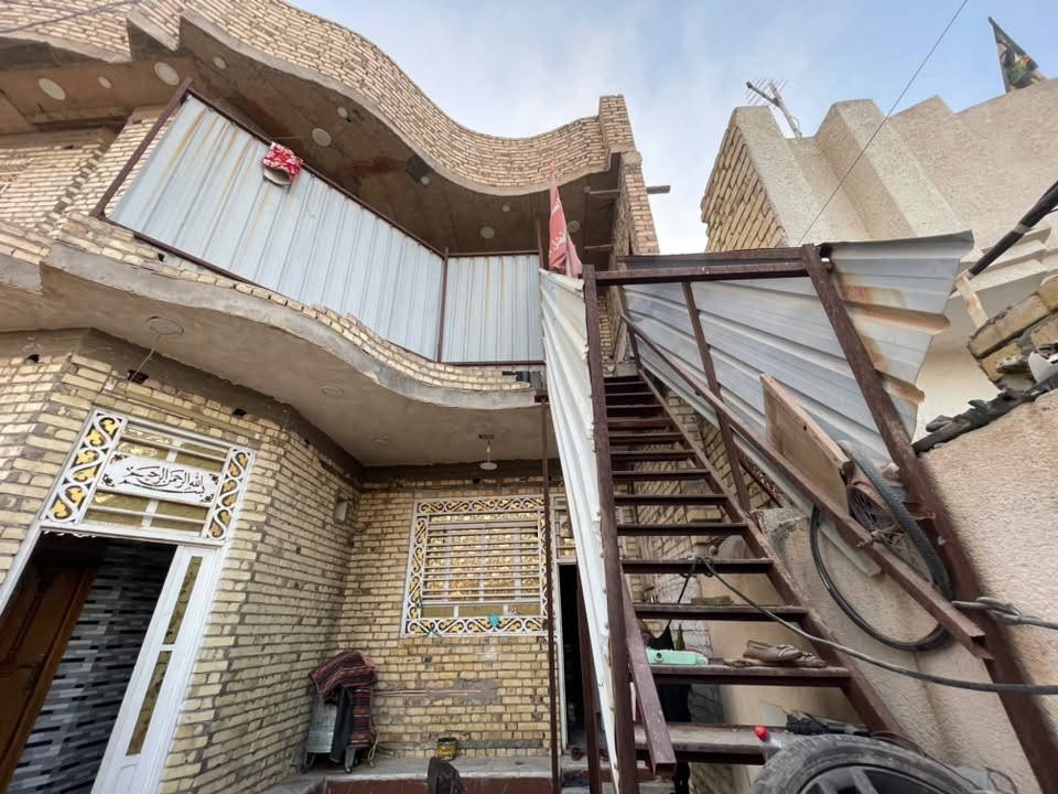 سلام عليكم درج خارجي للبيع عدد البايات ١٩ بايه تجي وتقيمه ويخدمتك مكاني ميسان العرضات ***********
