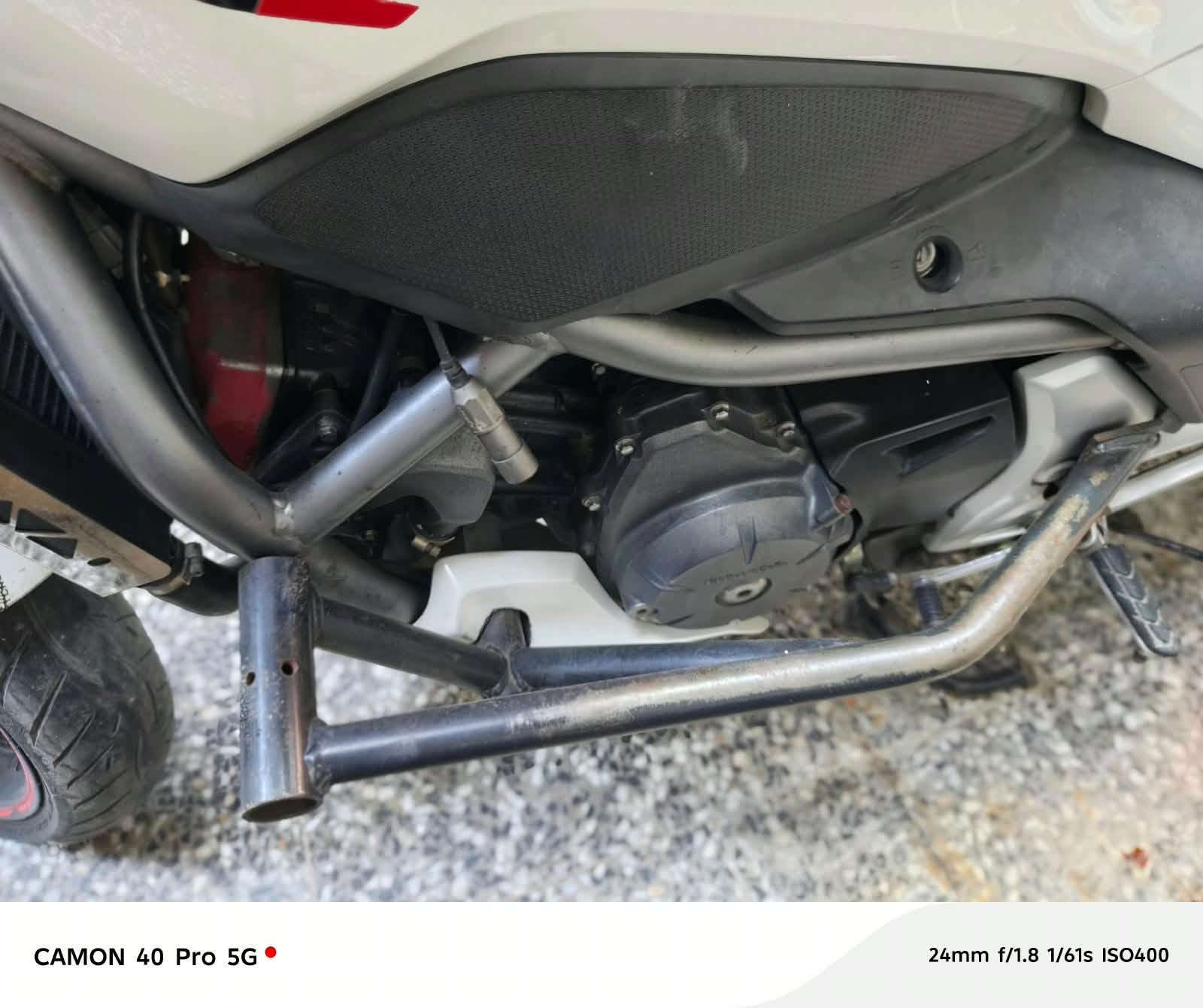 السلام عليكم هوندا NS700SR  للبيع دراجه خير من الله مكينه وكير كفالههه بمعنه الكلمه كهربائيات كلها شغاله ( ملاحضه النقص الي بيها روس باتري راخيه فقط ) الدراجه ما طالع بيها حاطها بل مخزن صارلها شهر بدون رقم  السعر ٣٣٠٠ وبيها مجال متواجد فيس هـ *********** اتشرف بلجميع

نص مكتوب في الصور:
- CAMON 40 Pro 5G 24mm f/1.8 1/69s ISO400
- CAMON 40 Pro 5G
- 24mm f/1.8 1/100s ISO107
- 24mm f/1.8 1/61s ISO400
- CAMON 40 Pro 5G 24mm f/1.8 1/54s ISO400