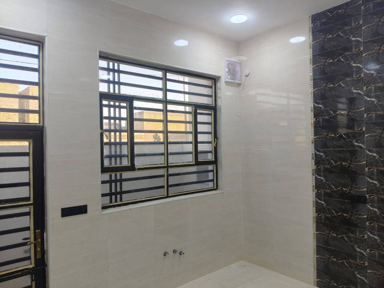 بيع مستعجل بيت زراعي طابقين للبيع
حولي الخصيمه عرصات حيدر حجي هندي  
مساحه100م مربع 10/10
البيت جديد كونكريت مسلح
البيت قريب عل الشارع العام
تفاصيل البيت الطابق الاول
غرفه /صاله /ستقبال /مطبخ /صحيات داخليه وخارجيه
الطابق ااثاني غرفه كبيره /صاله كبيره البيت كلش حلو والسعر حلو للاستفسار ***********

