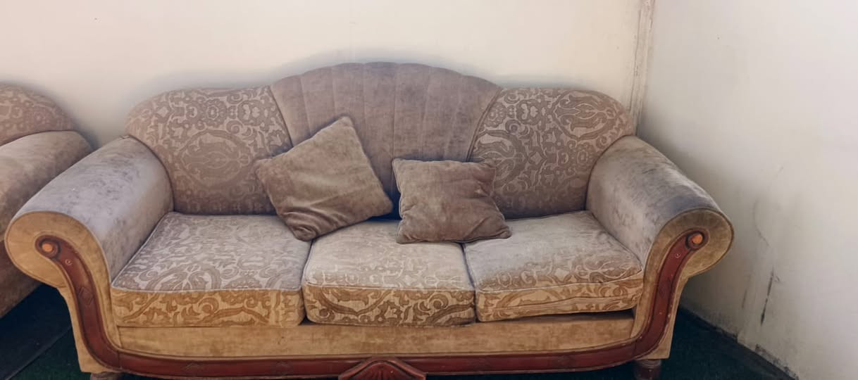 متاح تخم قنفات نضيف 5 قطع مكان نجف ***********
