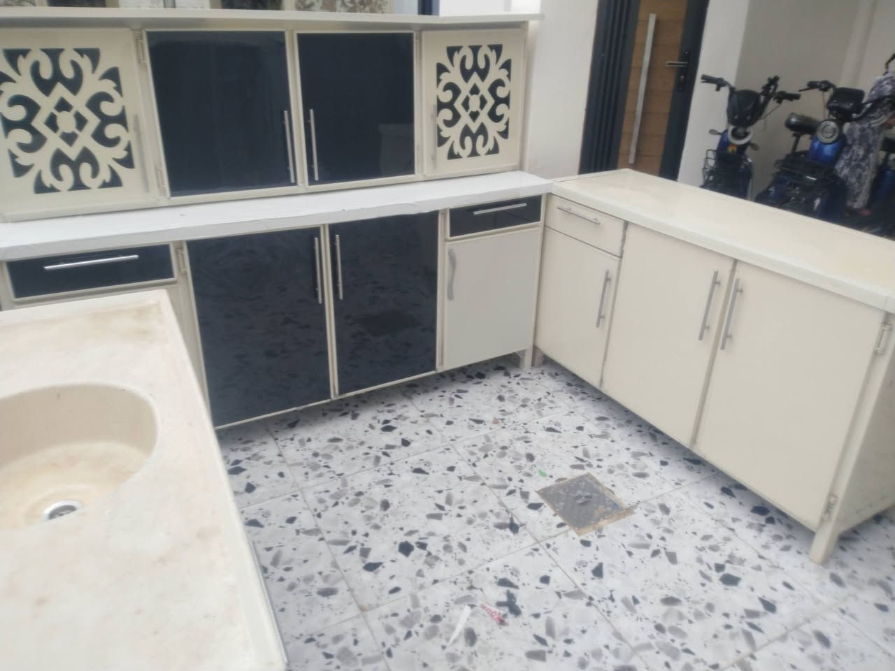 كاونتر • ٤قطع • نظيف