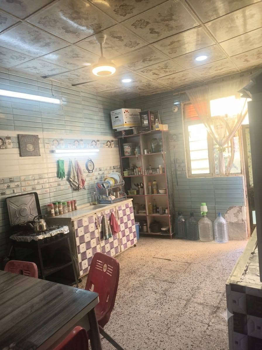 بيت في ناحيه الوحده منطقه الحريه يحتوي علا غرفه نوم وهول واستقبال وصحيات عكاده مساحته 150البيت بدايه التجاوز والاستفساراكثر خاص *********** بي واتساب
