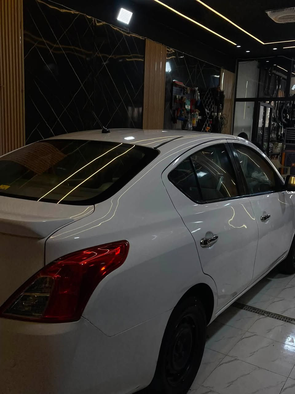 للبيع نيسان صني هندي موديل ٢٠١٩
السيارة بيها ربع باع صبغ وطخه من ورا خفيفه بدون لا شواصي ولا حوض كير مكينه مكفولات ماشيه ١٢٦ وبيها طخطخات خفيفة بوارد  السعر ٩٢ وبيها مجال
السيارة باسمي تحويل ثاني يوم
الرقم ***********
