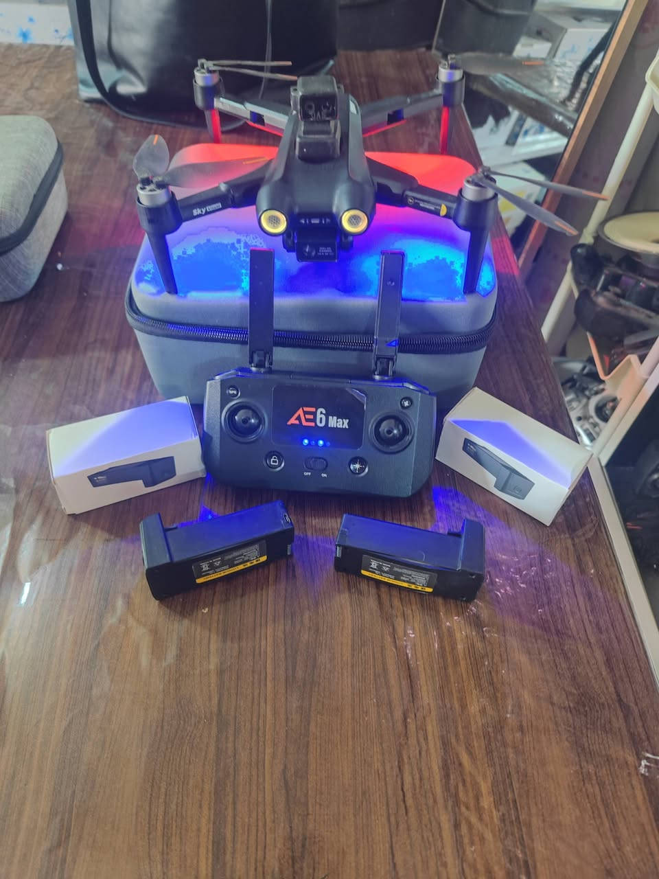 شباب الدرون كبش شركه اسمهAE6MaX يجيك ثلاث بطاريات نظام جي بي اس عوده ذاتيه مكائن برشلس لاي استفسار مراسله واتساب الرقم ***********
