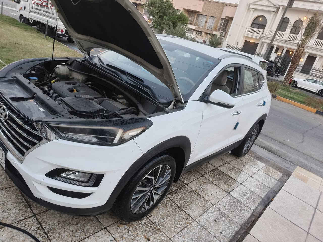 توسان 2020
سيارة خليجية جيكية نظيفة استخدام بسيط و كلشي موضح بالصور من ضرر صار بيها حادث جداً بسيط بس الصباغ صبغ بابين و سوى بيها هيج ولو هية جديدة كلش 
سعر 185 و بيها مجال بسيط 
***********
