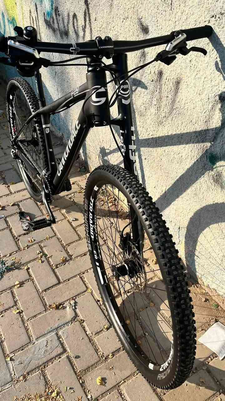 Cannondale f29 lefty
كانونديل 
الحجم 29 M
كاربون فايبر 
السستم shimano deore slx
البريكات shimano deore
الوياله ztr tubeless
ستيرن وركبه وقبضات كانندل
دبل امامي lefty كانندل 
المكان بغداد حي الجهاد
للحجز والاستفسار خاص او ***********
