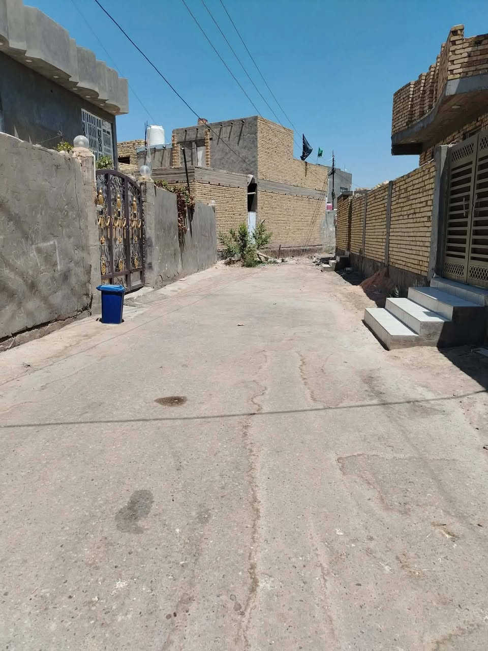 بيت للبيع أب شارع أستاذ خالد على ربيانه 460م طابقين أربع غرف النوم مطبخ استقبال صاله و@الجميعع حديقه وطارمه للاستفسار مراجعة مكتب حيدر السلطاني شارع البطاوي قرب عارضة الامام ***********.  ***********
