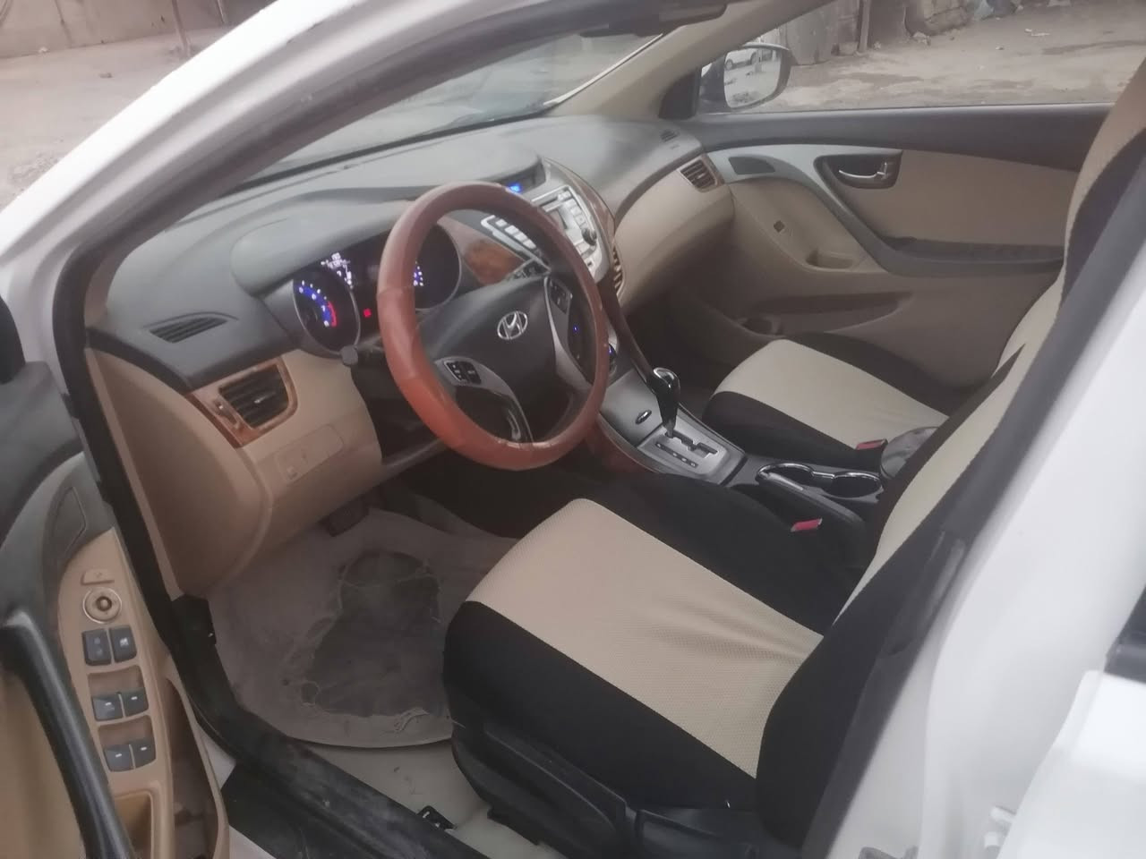 السلام عليكم
النترا للبيع 🚗

المواصفات:
• الموديل : 2014 • المحرك : 1800 مفتوحة •  : حدادية وضع شركة • التبريد : ثلج ❄️ • الدواخل : نظيفة جداً • السيارة : بلادية ومكفولة من التبديل 
الصبغ:
السيارة مكفولة من التبديل فقط بيها صبغ خشم البنيد كد شبرين
وصبغ بين الباب والجاملغ الخلفي جهة العبري كد شبرين + حالوبات قليلات كلش

السعر : 92 وبيها مجال للشراي
الرقم : أربيل انكليزي باسمي ، تريد تحويل او وكالة حاضر

المكان : الديوانية - قضاء الدغارة
للاستفسار : ***********

السيارة جاهزة
