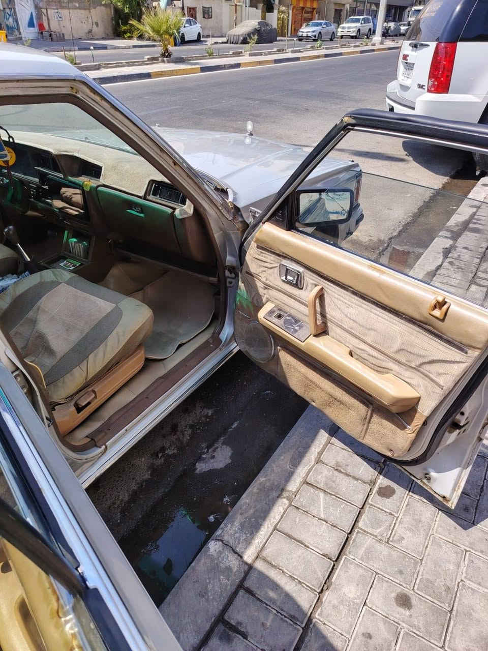 السلام عليكم سوبر مديل 82مكينه بلاديه كير عادي حداديه تبريد جاهزه من كلشي السيارة احلى من الصور السعر 55 بيها مجال مكان السيارة البصرة رقم الهاتف ***********
