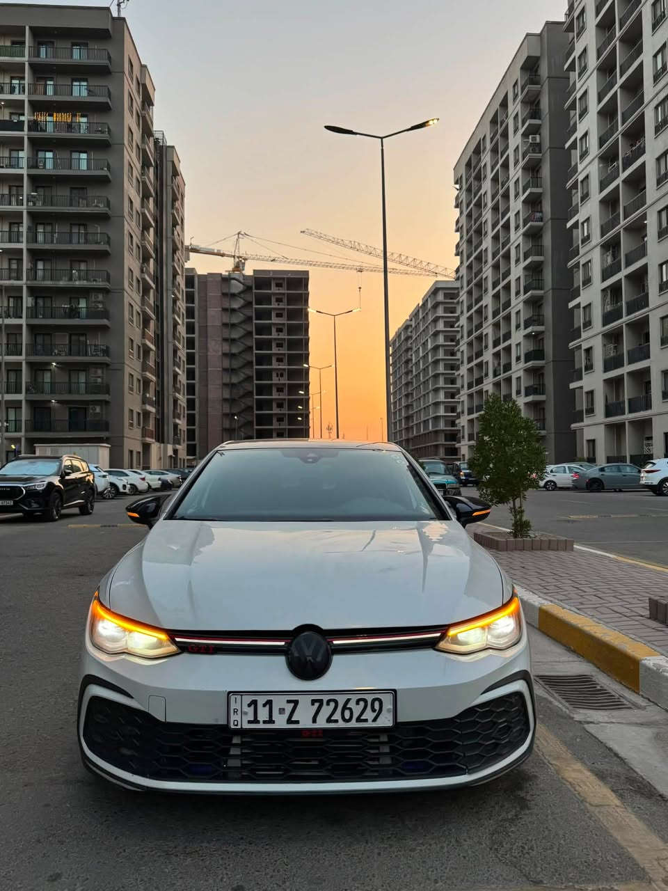 فولكس واكن كولف 2023 GTI وارد أمريكي رقم بغداد جديد 
بيع أو مراوس حسب القناعة
فول مواصفات بانوراما 
ماشية 80 كيلو حقيقي 
محرك ٢٠٠٠ تيربو 
كير عادي ٦ نمر رياضي فصلة صوت رياضية صوت مميز
السيارة بيها إضافات وتزويد ومصروف عليها 
اضاءة ليد داخلية مع إمكانية تغير اللوان الدشبول بالكامل 
كشنات كهرباء وعادي 
معظم الداخل لمس 
رادارات جانبية وأمامية خلفية 
توقف ذاتي 
‏شاحن لاسلكي
شاشة ديجتال
وهواي بعد مواصفات تكدرون تبحثون عنها 
الحادث حيل خفيف جاملغ وبنيد بدون اي دواخل شواصي سليمة كل شي بالداخل سليم
والسيارة نكدر نكول على وضع الشركة وصور الحادث موجودة 
راح اعرضها بسعر جدا مناسب يمكن الأنسب بالعراق 
١٨٥ وبيها مجال بسيط
مكاني بغداد والسيارة باسمي 
والشراي يتصل 
***********
