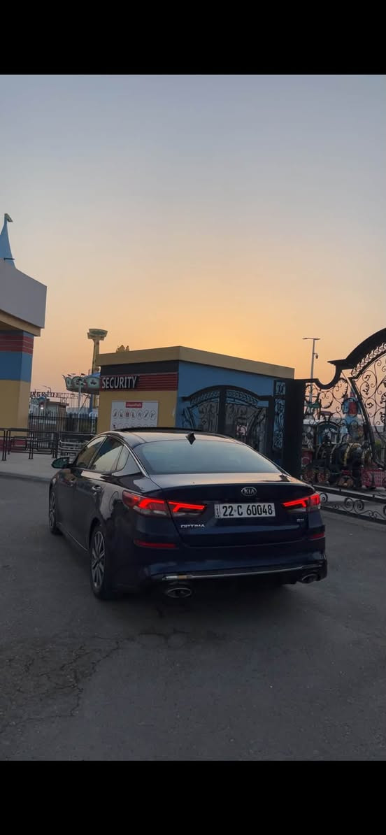 السلام عليكم
للبيع KIA OPTIMA (EX) 2019
مكينه 1600 تيربو 
السياره هزه جديده وسنويه جديده 
وتحويل مباشر 
ماشيه 76 الف ميل 
السياره فول مواصفات 
مقاعد جلد اسود ملكي 
سماعات 🔊 Harman Kardon يعني الصوتتت دمار 
مقاعد كهرباء 
تحديد مسار 
رادارات جانبيه 
رادار امامي 
مقاعد تدفئه + تبريد 
بانوراما 
شاشه جبيره
اناره داخليه 
انارة ترحيب 
لايت زينون 
وبعد السياره بيها مواصفات خير من الله مذاكرها
السياره نضيفه جداً 
حادثها خفيف بدون لغد بدون شاصي بدون ايرباك 
بيها صبغ البنيد والقبغ الجنطه فقط من فوك رش وعلى كد شبر بالجاملغ الخلفي وجاملغاتهاز البلاديه موجوده بالبيت مشادهن 
مكان السياره بغداد حي الجامعه 

السعر 118وبيها مجال وماكو بهيج سعر 
باقي التفاصيل 
***********
