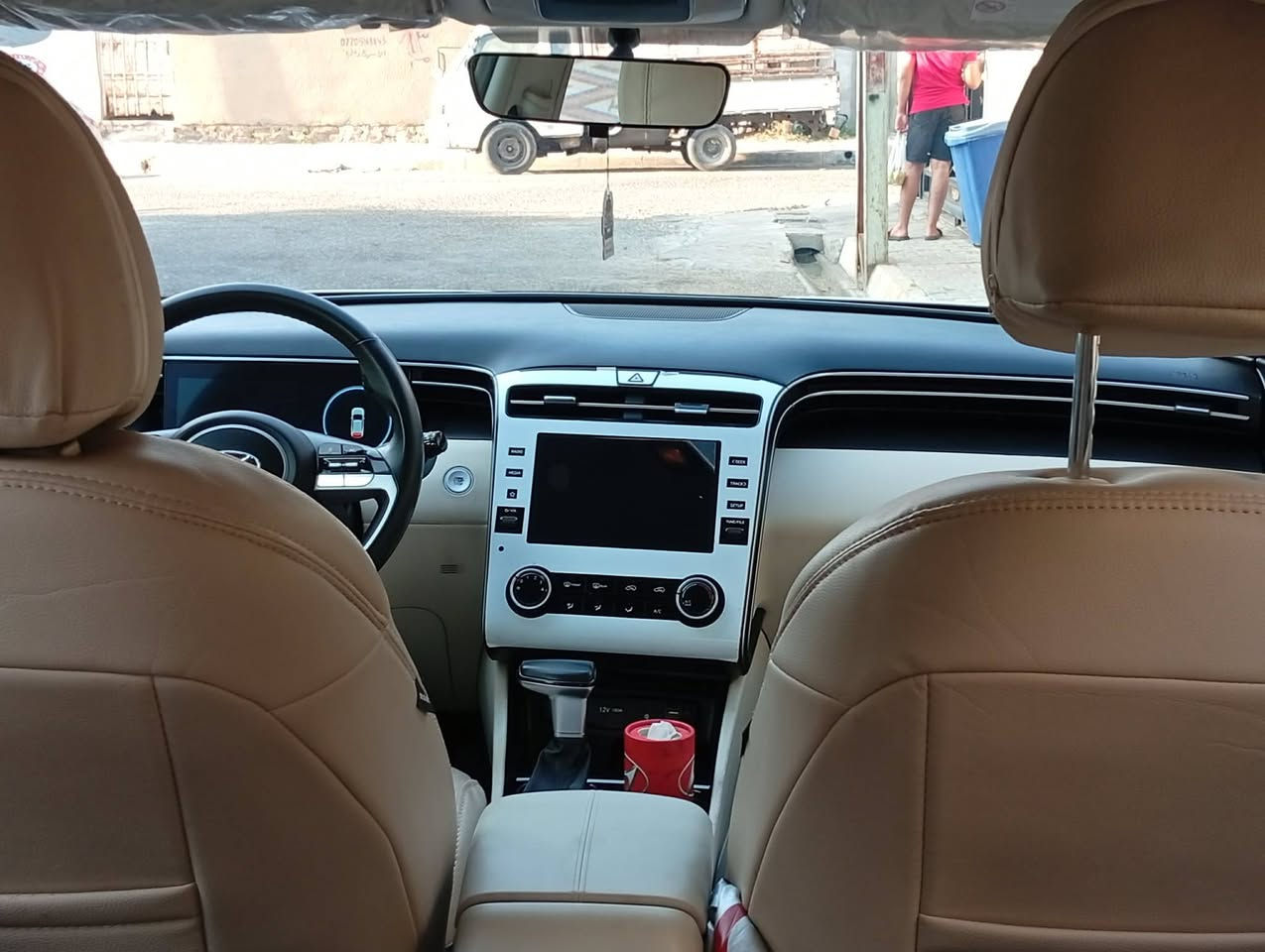 السلام عليكم توكسون موديل ٢٠٢٤ للبيع ماشية ١٢ ألف كم 
مواصفاتها
تشغيل عن بعد 
مرايات وإنارة ترحيبية دخول بصمة
تشغيل بصمة
هاند بريك بصمة 
تحكم بالتبريد مكانين 
تبريد قطعتين 
شحن واير ليس 
بردات خلفية بلادي 
سعر ٢٠٨
مكانها كركوك 
***********
