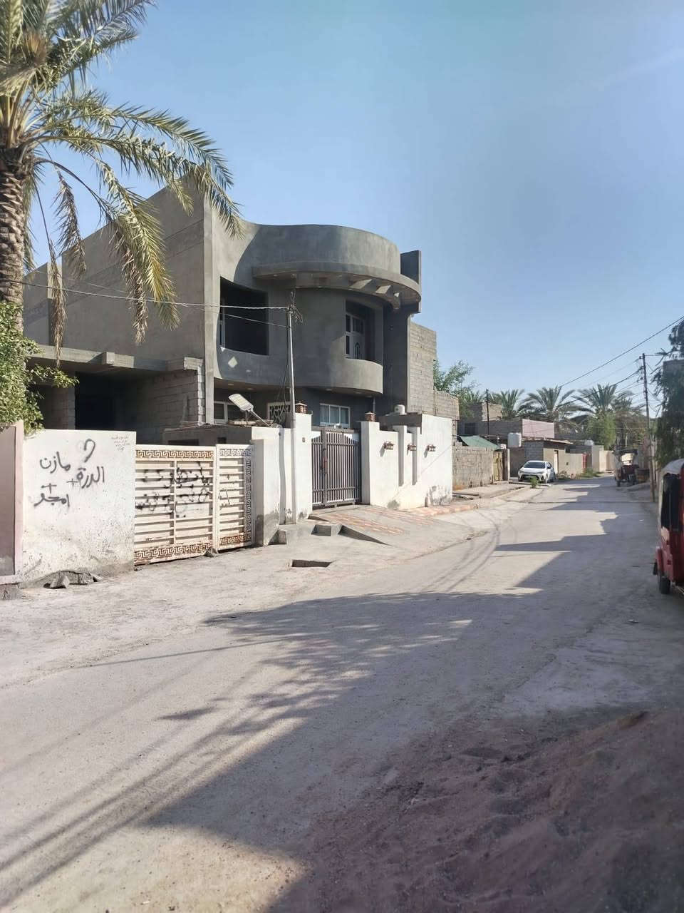 بيت للبيع بناء جديد طابقين
الطابق الارضي سقوف مغربي

المساحة ١٨٠ بناء جديد 

مكانة بعقوبة باب الدرب القديمة 

قريب جدآ عالشارع العام

خدمات كاملة 

جنس العقار زراعي باسمي للاستفسار..***********
