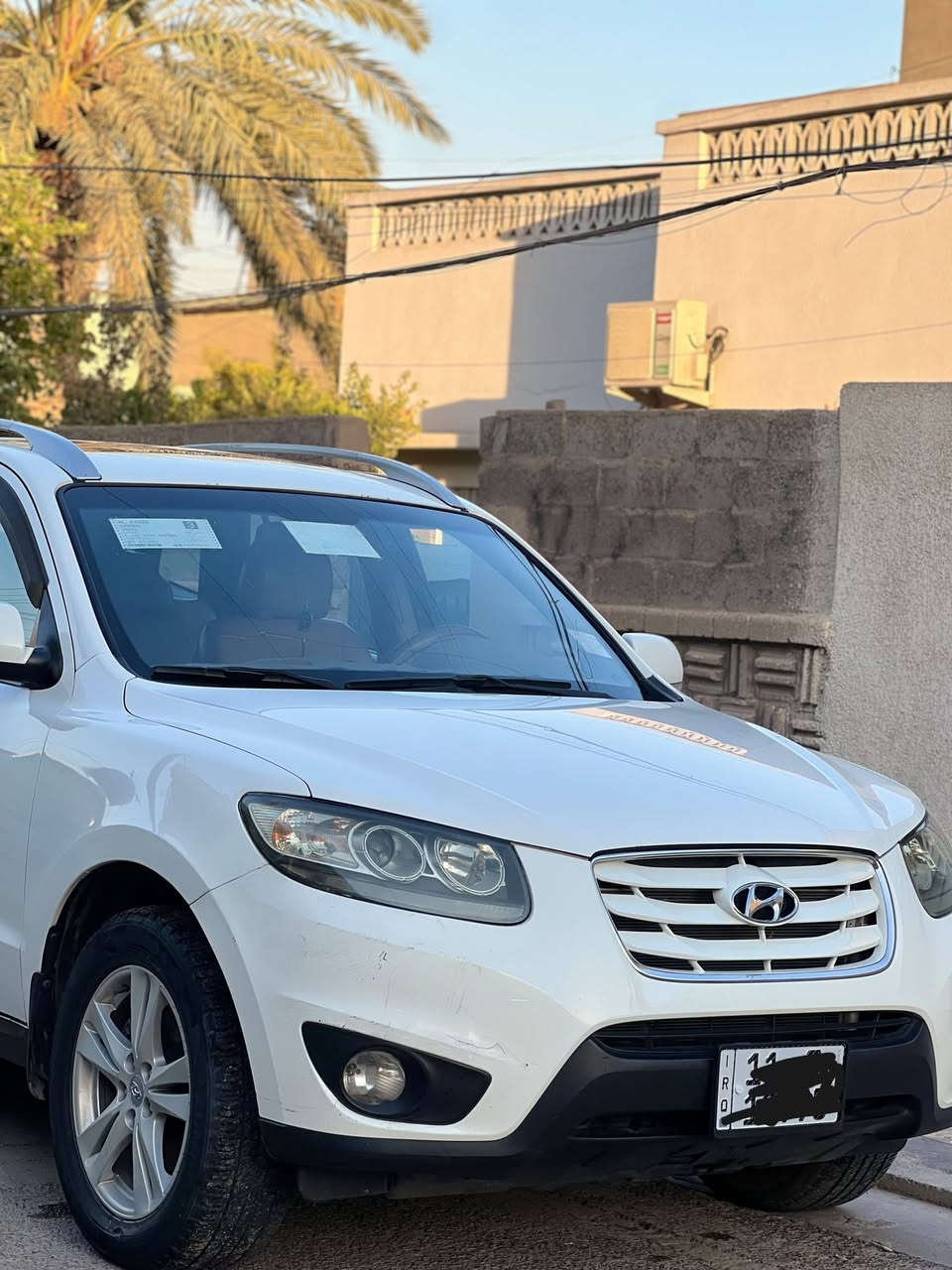 السلام عليكم 🌹
🚘 هيونداي سنتافي 2011 خليجي للبيع

🔹 المحرك: V6 — 3.5
🔹 الدفع: 4×4
🔹 الممشى: 208,103 كم
🔹 الملكية: باسمي — رقم بغداد مشروع وطني
🔹 التحويل: ثاني يوم
🔹 الحالة: مكفولة من الضربة والصبغ والشاصي

✨ المواصفات:
✅ 7 ركاب
✅ فتحة سقف Slide Roof طكتين
✅ داخل جلد
✅ شاشة
✅ كاميرا خلفية
✅ حساسات خلفية
✅ دشبول صاج
✅ تحكم ستيرن
✅ إشارات بالمرايات
✅ 3 قطع تبريد، والقطعة الأخيرة تحكم

📍 بغداد
📱 واتساب: ***********
