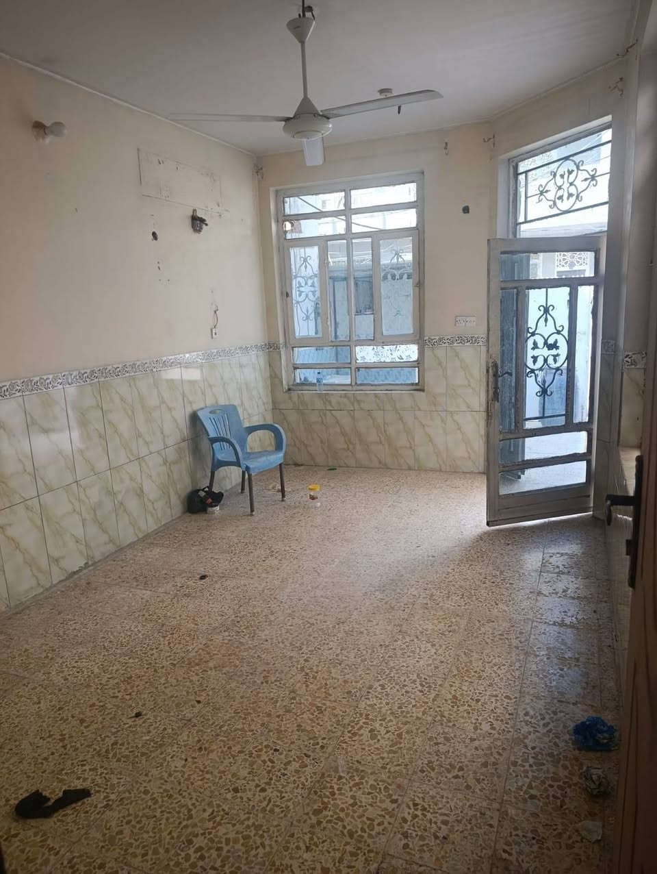 دار للايجار مساحته 150متر بحي الطيارة يحتوي على غرفتين نوم وصالة وكلدور ومطبخ ومجموع حمام وصحيات داخلي وخارجي للاستفسار اكثر الاتصال على الرقم التالي او مراسلة واتساب
***********
