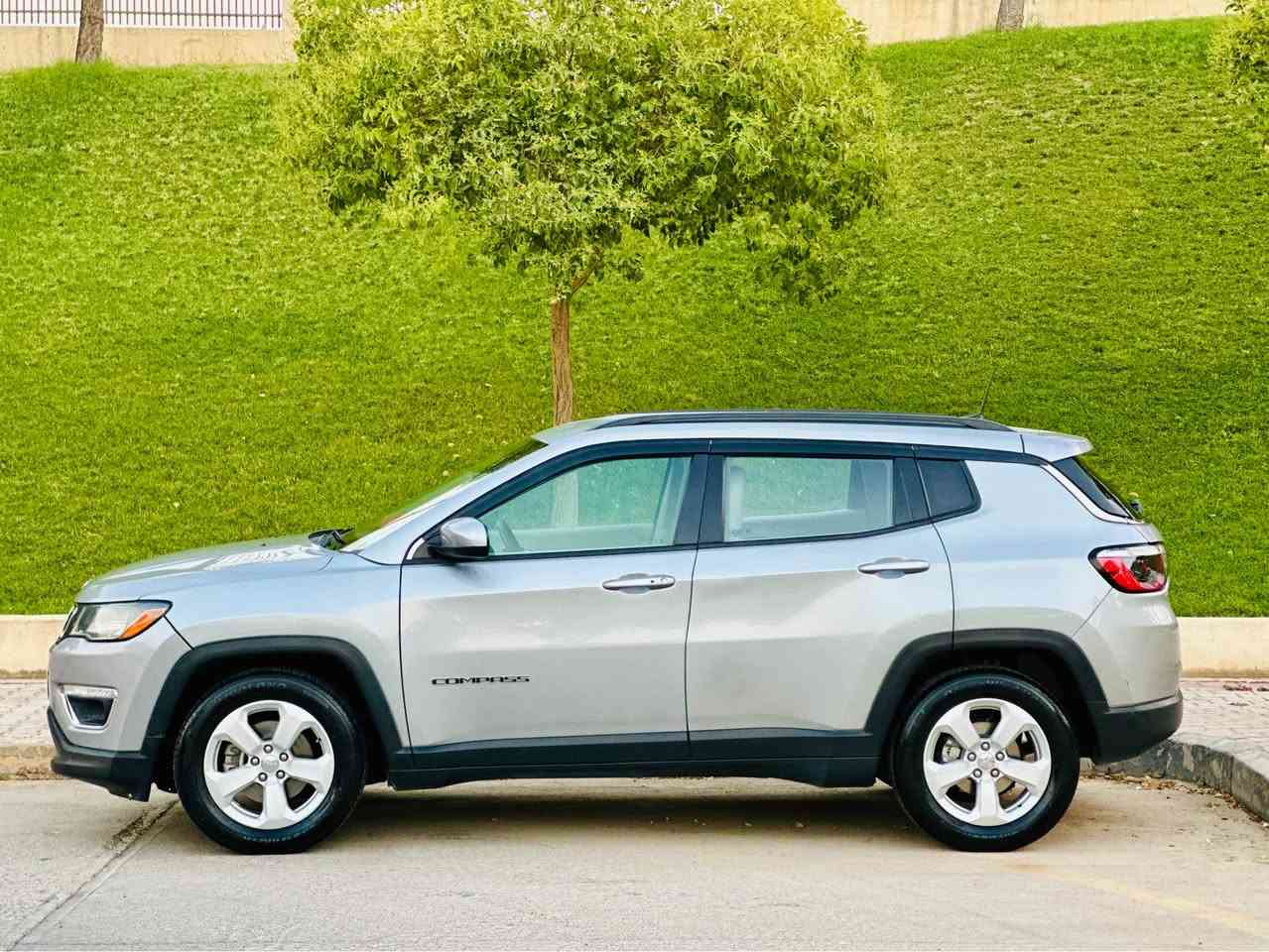 Jeep Compass 2021 - LATITUDE 📦

سەیارەکە مۆدێلی ٢٠٢١ زۆر جایز و لۆک 
مواسەفات : 
بەسمە 
درگا بەسمە 
برێک بەسمە 
ئۆتۆ ستارت ستۆپ 
تراکشن کۆنترۆڵ 
شاشە گەورە 
کامێرا 
بیلاد ناو سپی 
کوشن جلد 
تەحەکوماتی کامل سەر سوکان 
گێڕ ئۆتۆماتیک و عادی 
زۆر مواسەفاتی تر 

سەیارەکە دەعمی زۆر خەفیفە 
بۆنید و چەمەلەغی پێشەوەی لای سەکن بۆیاخە بە هیچ شێوەیەک ناوی نەگرتووە و ئیرباگ سیستەمە 
سەیارەکە چوار تایەی لۆکی لە ژێرایە 
مەکینە و گێڕی نەکراوەتەوە و لۆکە و بە شەرتی هەموو شتێک سەرف و خەلەل و بوخاریش بە شەرت تەنانەت گڵۆپی مەکینەش ئیش ناکات . 
تەبرید و کارەباییات هەمووی بە شەرت 

سعری خوار هەموو بازاڕ و زۆر مناسب 

سعر : 119$ و معامەلەیەکی زۆر کەم 

📞 *********** السليمانية, العراق
