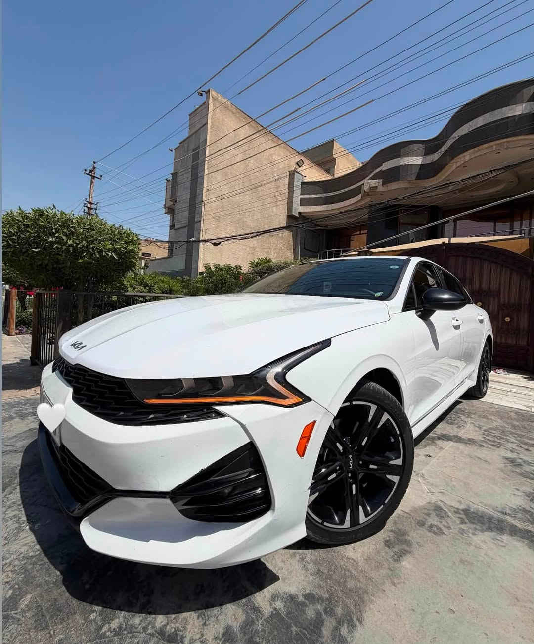 🚘 للبيع Kia K5 GT-Line موديل 2024
📍 رقم أربيل تحويل ثاني يوم
📍 المكان: بغداد – المشتل 
قطعتين صبغ جاملغ امامي وجاملغ الخلفي وباب سايق كلير امريكا فقط بجم كبس بدون دواخل بدون ايرباك جديده سياره ومابيه نقص 

🎨 اللون: أبيض
🔥 محرك 1600 تيربو
جاهزه السياره من كل النواحي ومابيها نقص 
🌟 المواصفات:
• داخلية ماروني مغلفه ارضيه بل كامل رياضي
• كشنات جلد + تدفئة
• ستيرن تدفئة
• تشغيل عن بعد
• بصمة + هاند بريك بصمة
• شحن هاتف لاسلكي
• قيادة ذاتية على الخطوط السريعة
• مثبت سرعة / ماشيه 64
• AUTO HOLD
• أوتو بريك
• كير أوتو + عادي

🛡️ أنظمة الأمان:
• ABS
• مانع انزلاق
• حساسات إطارات
• رادار أمامي وجانبي
• مراقبة النقطة العمياء
• رادار الخطوط البيضاء
• توقف ذاتي عند الرجوع

💡 الإضافات:
• لايتات 4 عدسات
• LED + زينون
• بك لايت LED
• مصابيح ضباب LED
• كامرة دوارة
• شاشة + شاشة أعطال
• نظام ملاحة (خريطة)
• Apple CarPlay / Android Auto لاسلكي
• بلوتوث + AUX + USB
• فول تحكم ستيرن
• أشاير بالمرايا
• مقعد كهربائي
• ويلكم لايت رياضي
• أنظمة قيادة: Eco / Sport / Smart / Normal

💰 السعر: 168$ دولار وبيها مجال بسيط  

📞 للاستفسار: ***********
✅ متوفر واتساب
