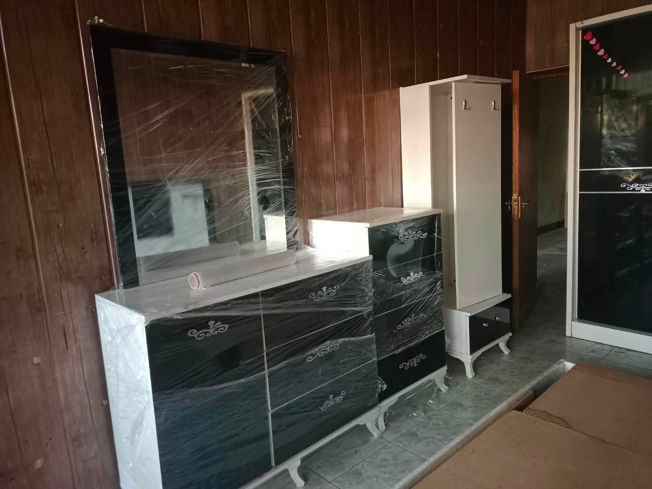 غرفه نوم تركي مستعمل نظيف  للبيع
( سعر350) (‭***********‬) واتساز عنوان كركوك شارع حسابات بصف مطعم باب الحسابات  (7قطعة)
